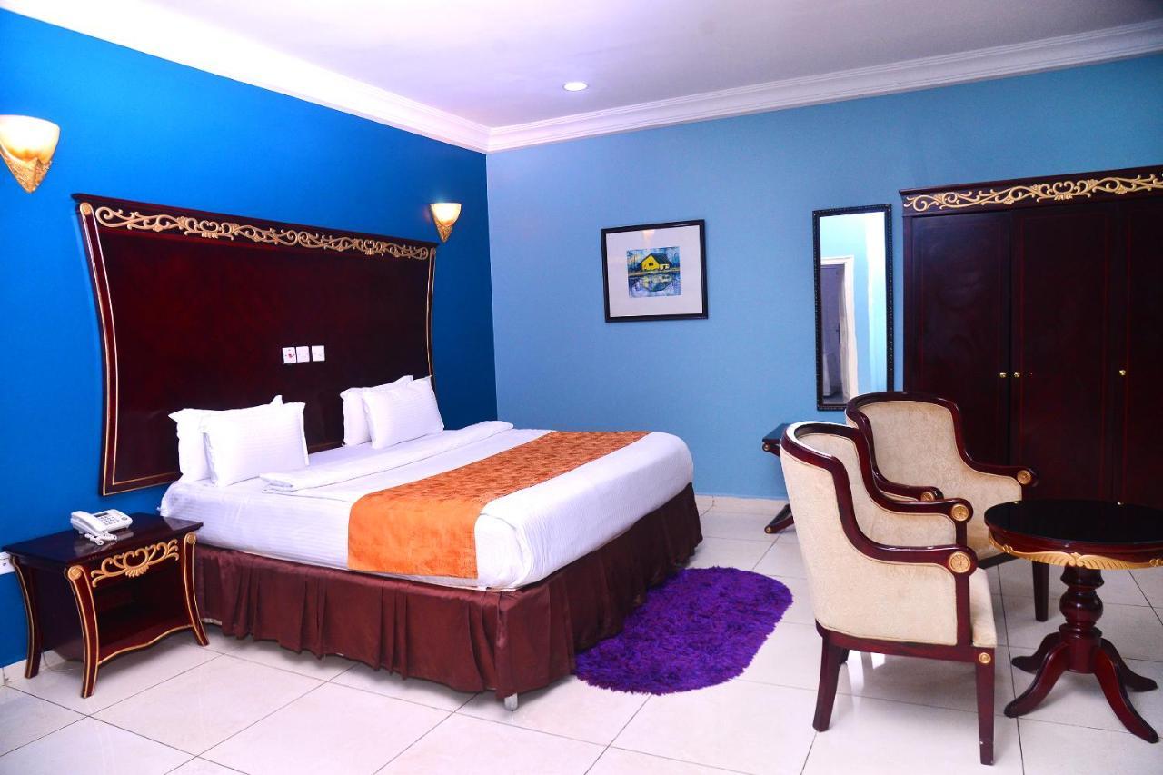 Best Western Meloch Hotel Awka Exteriör bild